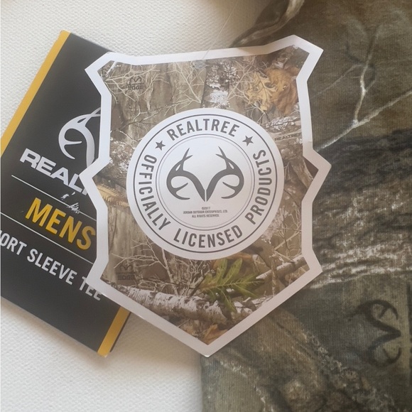 NWT Realtree Edge Short-Sleeved T-shirt Camouflage with Scent Control Size M (A) - Picture 5 of 8